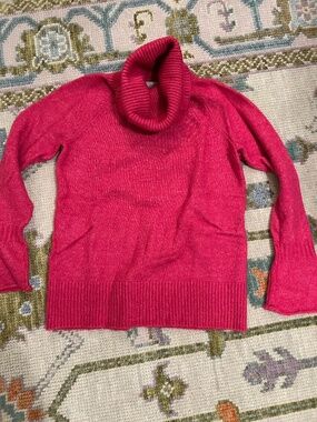 crowl neck sweater